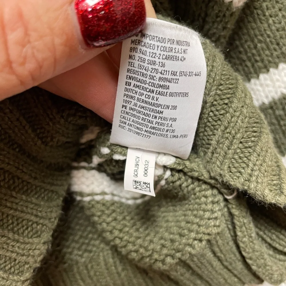 American Eagle Sz XS Army Green Cream Striped V-Neck Cropped Long Sleeve Sweater